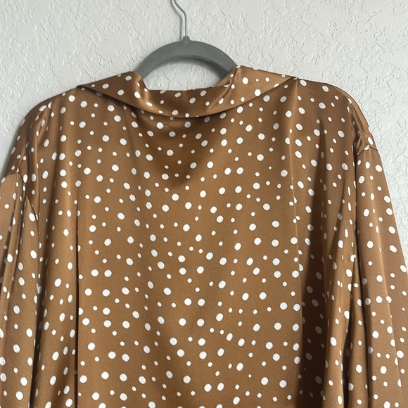 NWT Vince Tossed Dot Button-front Silk Blouse In Brown - Picture 9 of 14